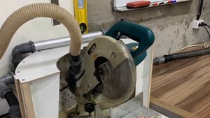 Пылеудаление для торцовочный пилы, торцовкии, Makita, Bosch, DeWALT. Dust extraction for the saw.