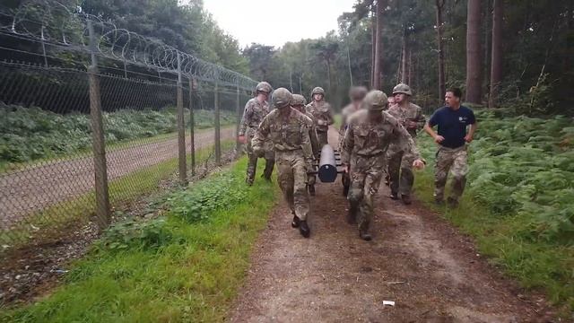 British Soldiers - Paras vs Guards || Stretcher & Log Race | HDPRCC смотреть онлайн