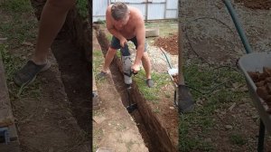 Как быстро вырыть фундамент в твердом сухом глинистом грунте