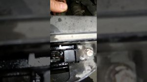 Открываем капот рено флюенс