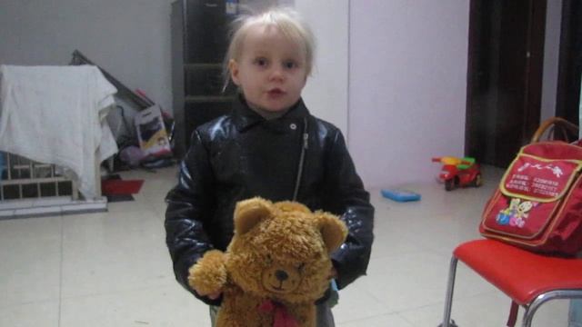 Kinoafisha лопухнулась;) Alisa Teplyakova говорит на китайском языке. 讲述一首诗 смотреть онлайн