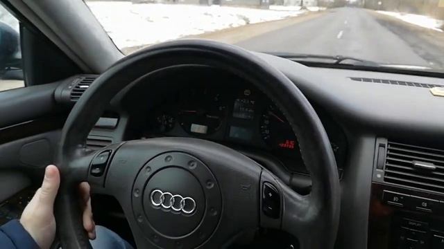 Раздвоенный кастомный выхлоп на Audi A8 D2.