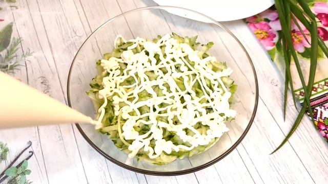 САЛАТ С РЫБНЫМИ КОНСЕРВАМИ! Гармоничный и нереально вкусный! смотреть онлайн