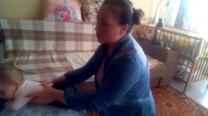 Ребёнку 5 месяцев, упражнения на фитболе