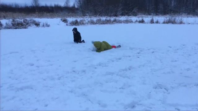 ВЛОГ: Утопаем в снегу, прогулка по заснеженной даче. смотреть онлайн