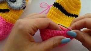 Детские следки крючком Миньоны, подробный мастер класс