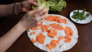 Рулеты из лаваша с лососем и сливочным сыром