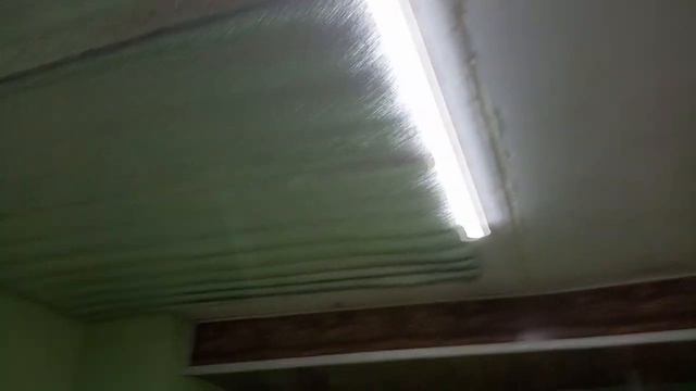 Утепление потолка в гараже вспененным полиэтиленом с фольгой.