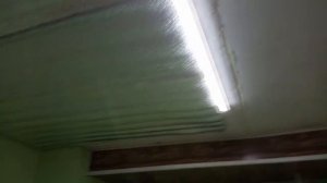 Утепление потолка в гараже вспененным полиэтиленом с фольгой.