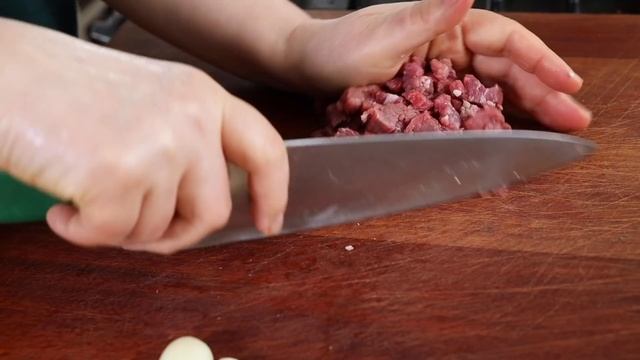 Soybean paste soup with Spinach and Clams (Sigeumchi-jogae doenjangguk: 시금치조개 된장국) смотреть онлайн