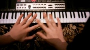 легко и просто! учимся играть на сентезаторе песню(Юность)