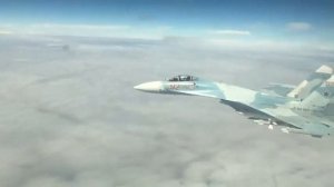 Russian fighter jet intercept US Air Force B1 bomber - Su 27 Flanker