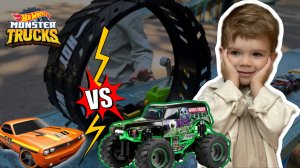 Мирон играет в Гоночный набор #HotWheels #MonsterTrucks и голодный MegaWrex