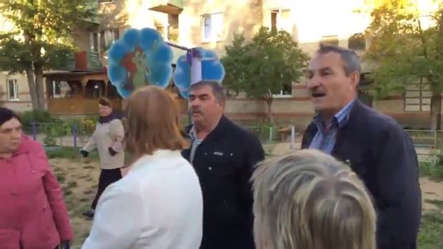 Встреча с кандидатом Гагаринской думы, Бригадиным А.И закончилась дракой! смотреть онлайн