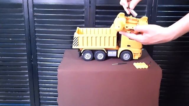 Unboxing Dump Truck Mercedes Benz Rc Double E / E525-003 смотреть онлайн