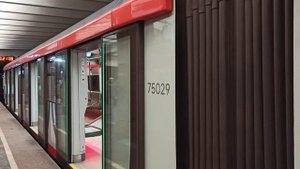 Метропоезд 81-775/776/777 Москва 2020 040 на станции метро Новоясеневская калужско-рижской линии.