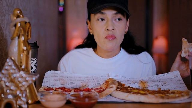 МУКБАНГ  ПИЦЦА ? Болтаем о сайтах знакомств