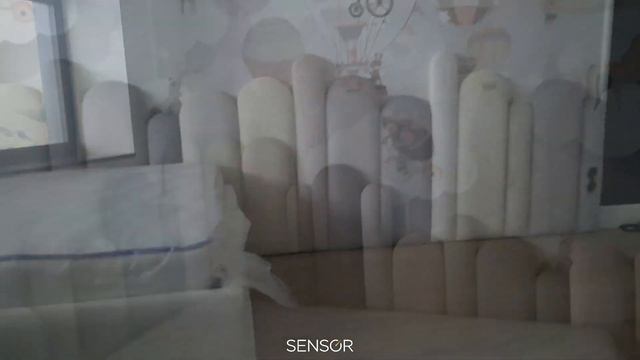 Детская угловая кровать в интерьере с длинной стеновой панелью. смотреть онлайн