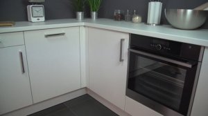 Угловая тумба с поворотными полками