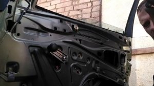 Как снять заменить стекло передней двери MERCEDES E124 (1991) demontaz zamiana szyby drzwi przod!