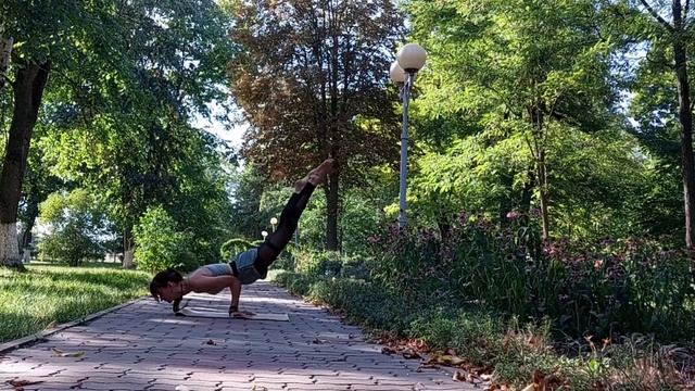 Йога в парке смотреть онлайн
