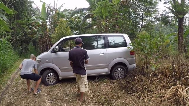 Часть 8. Индонезия, Бали. Indonesia, Bali. Загрузли и попали в гости к балийцу. #bali