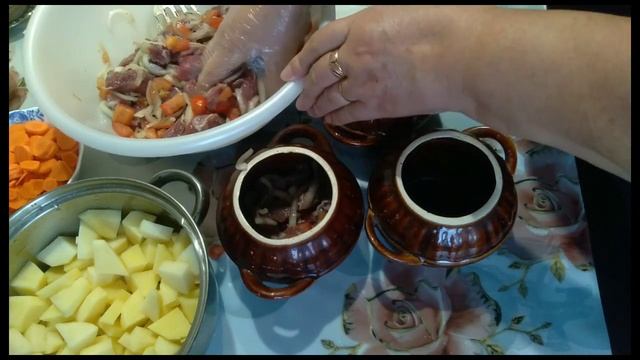 Говядина в горшочках