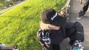 УПАЛ С МИНИБАЙКА | ХАЗЯЕВА ГОНЯЮТ ПО УЛИЦАМ ГОРОДА НА БАЙКАХ | РАЗБИЛ КОЛЕНО / Парадеевич