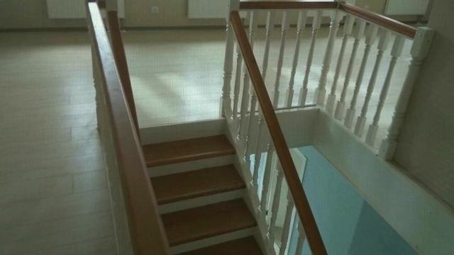 Компания Леголес - это производство недорогих деревянных лестниц.