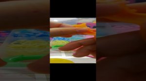 Плитём из ризинок бабочку на рогатке без станков