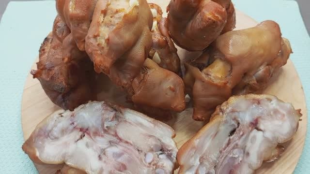 НОЖКИ СВИНЫЕ ГОРЯЧЕГО КОПЧЕНИЯ