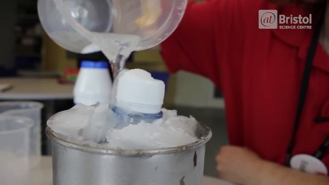 How to make instant ice | Do Try This At Home! | We The Curious смотреть онлайн