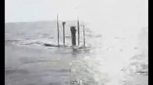 подлодка за кормой