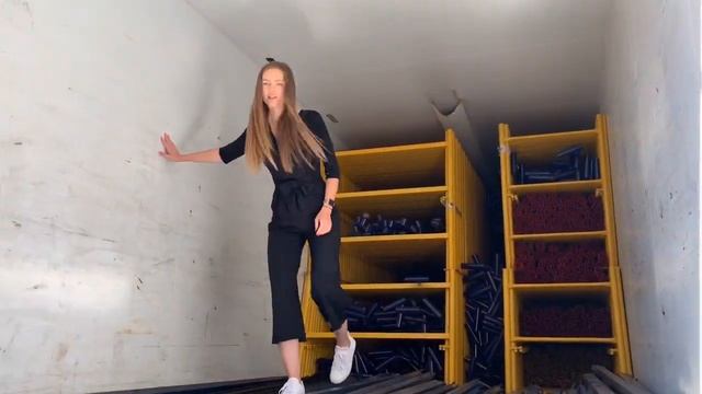 Разгрузка фуры. Работа грузчиком на складе ДИРС