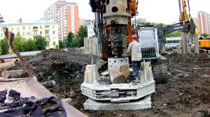 Bauer BG 22 H бурение, завинчивание и стыковка обсадной трубы | Работа буровой установки Бауэр 22 H