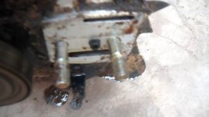 Подача масла на бензопиле The flow of oil on the chainsaw