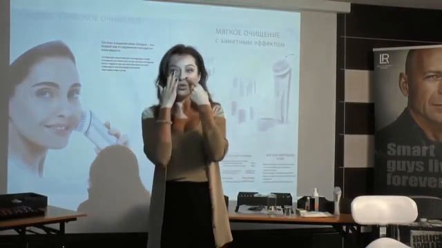 Жанна Сан-Жак, визажист с Первого канала, о щеточке Zeitgard смотреть онлайн