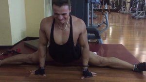 Как научиться делать шпагат? Делаем поперечный шпагат в конце тренировки!