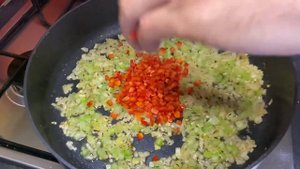 Куриные бёдра (или грудка) с кускусом в сливочном соусе / Как приготовить курицу в сливочном соусе