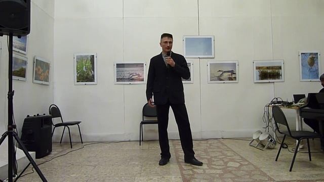 ПАРЕНЬ ЧИТАЕТ ПОЭМУ СОБСТВЕННОГО СОЧИНЕНИЯ О ПЕРВОЙ ЛЮБВИ. ПРОБИРАЕТ ДО СЛЕЗ. смотреть онлайн