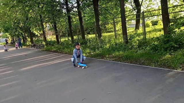 настоящая леди, должна уметь все! Учимся на скейте) смотреть онлайн