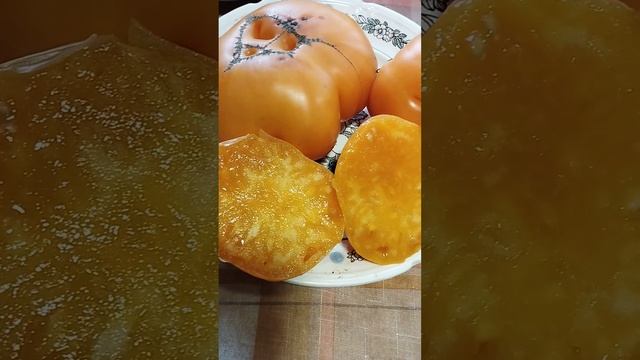 Коллекционный томат Сладкий апельсин Озарка в разрезе и на вкус