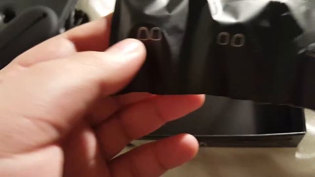 Urbeats In-Ear earphones Unboxing Red and Space Grey смотреть онлайн