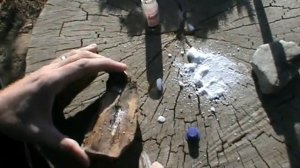 Добыча огня при помощи марганцовки и сахара.