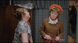 Сучка крашена Людка,а Людка