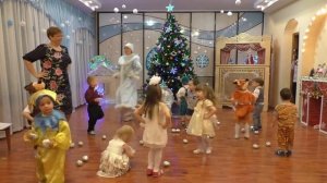 Группа раннего возраста танец со снежками