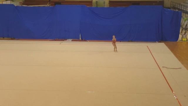 София, 9 лет, супер эмоциональное выступление на чемпионате Греции по художественной гимнастике!!! смотреть онлайн