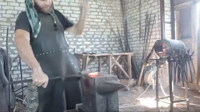Кузнец Онлайн. Ковка Ножа Из Порошковой Стали В Прямом Эфире смотреть онлайн