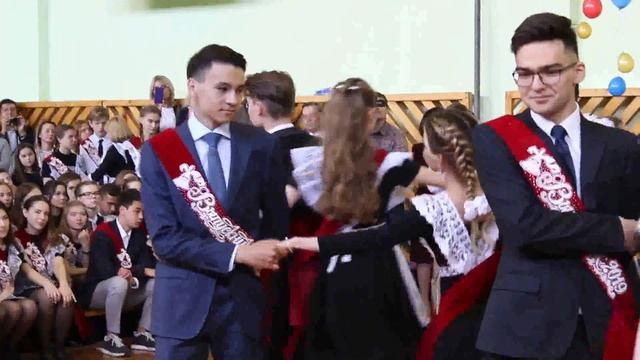 Выпускной в 39 й гимназии Уфа Школьный вальсон смотреть онлайн