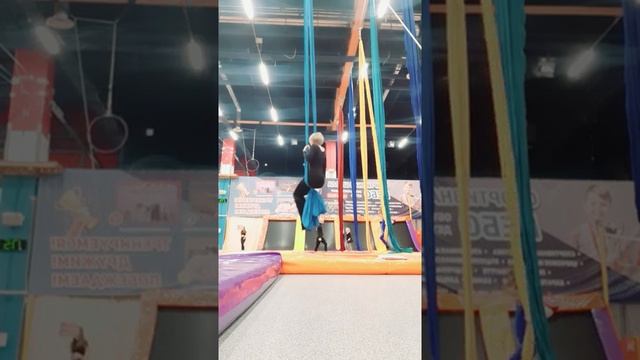 СТРАШНО? БОЛЬНО? ВОЗДУШНАЯ ГИМНАСТИКА | ШПАГАТ В МИНУС | ОБРЫВ | РАСТЯЖКА | ВЕЗУЧАЯ АНАСТАСИ смотреть онлайн